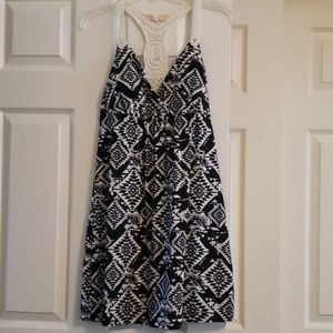 Black/white patterned dress
